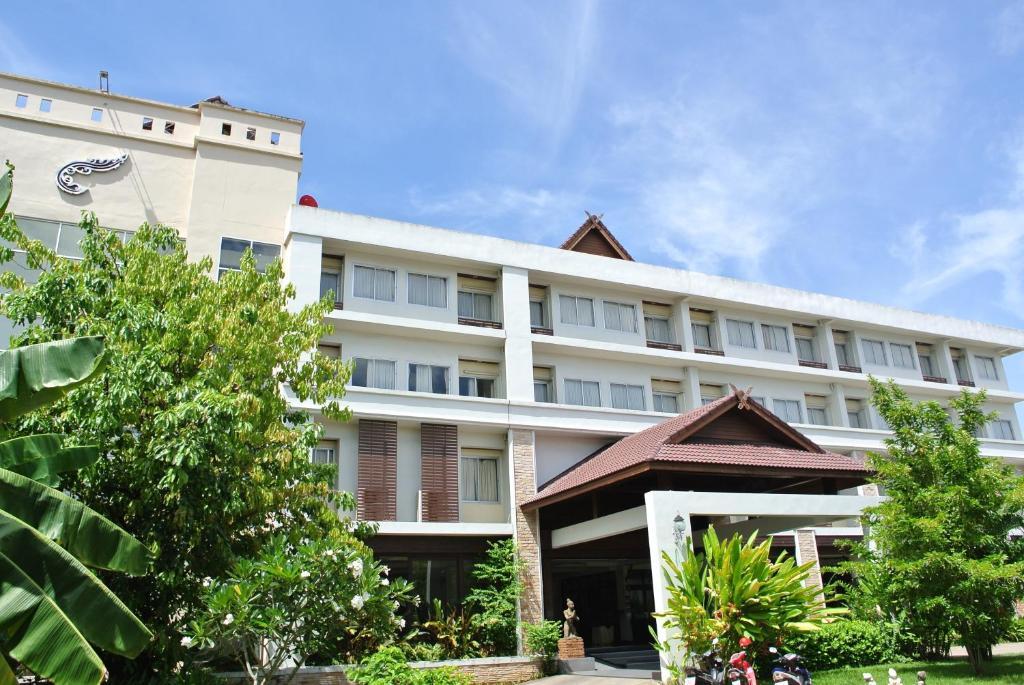 Nana Buri Hotel Chumphon Ngoại thất bức ảnh