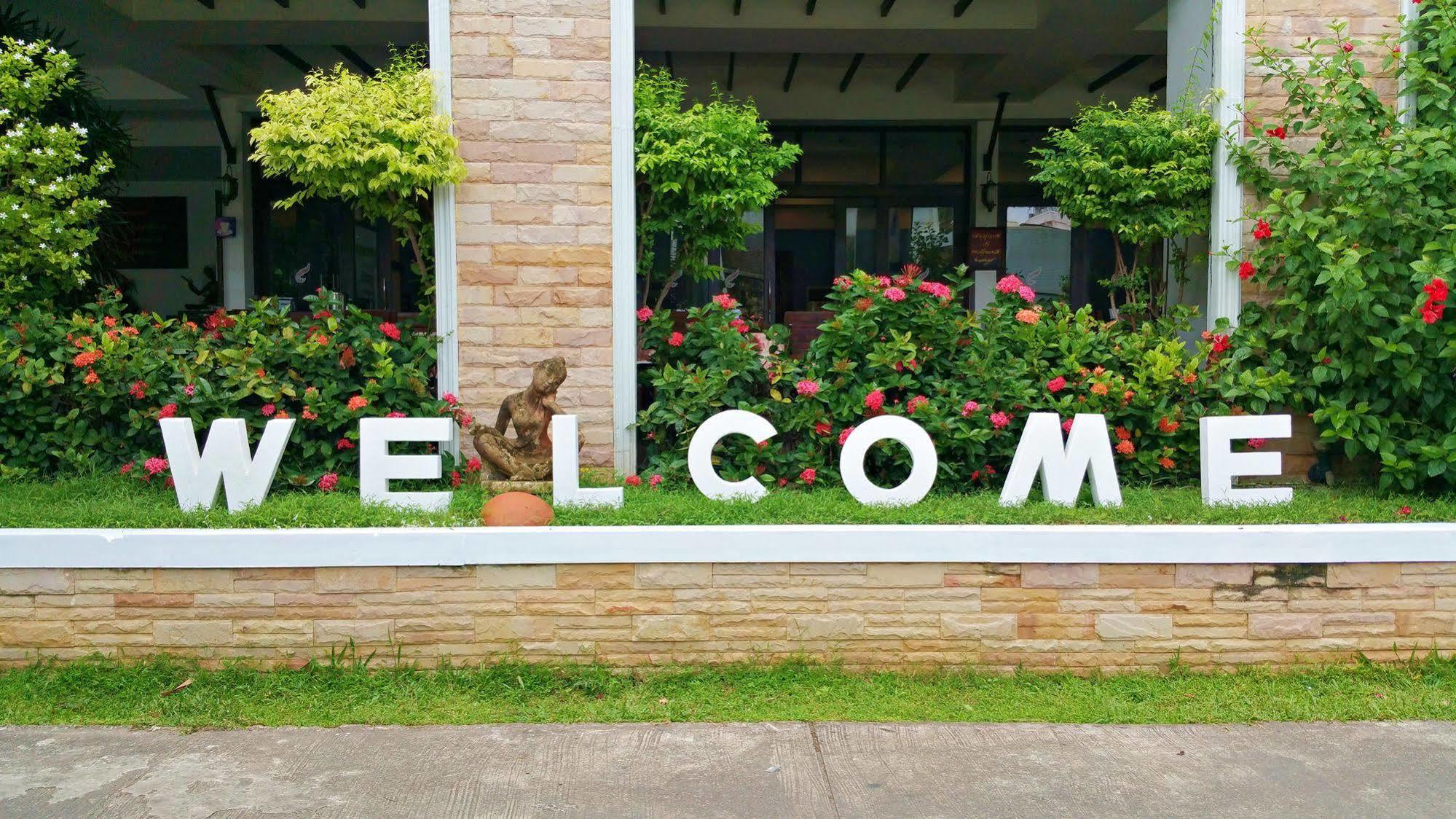 Nana Buri Hotel Chumphon Ngoại thất bức ảnh