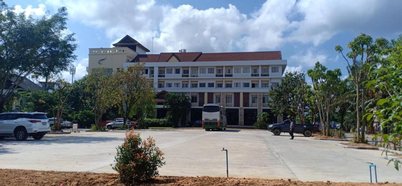 Nana Buri Hotel Chumphon Ngoại thất bức ảnh